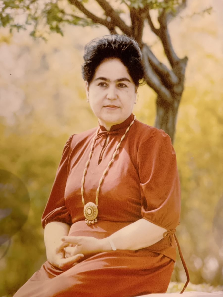 Эътибор Охунова